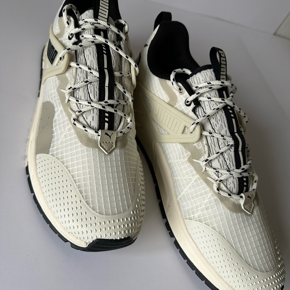 NEW Puma Stylish White and Black Sneakers